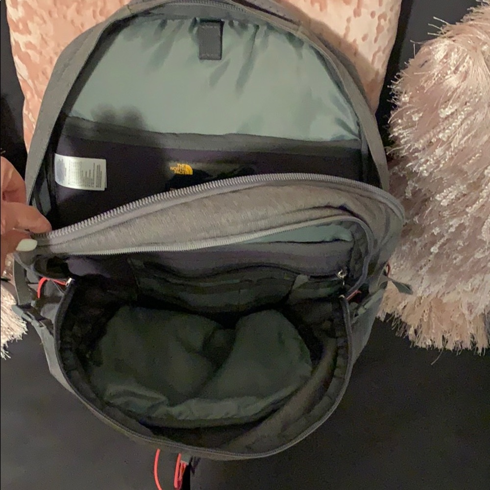 North face backpack - Picture 6 of 7